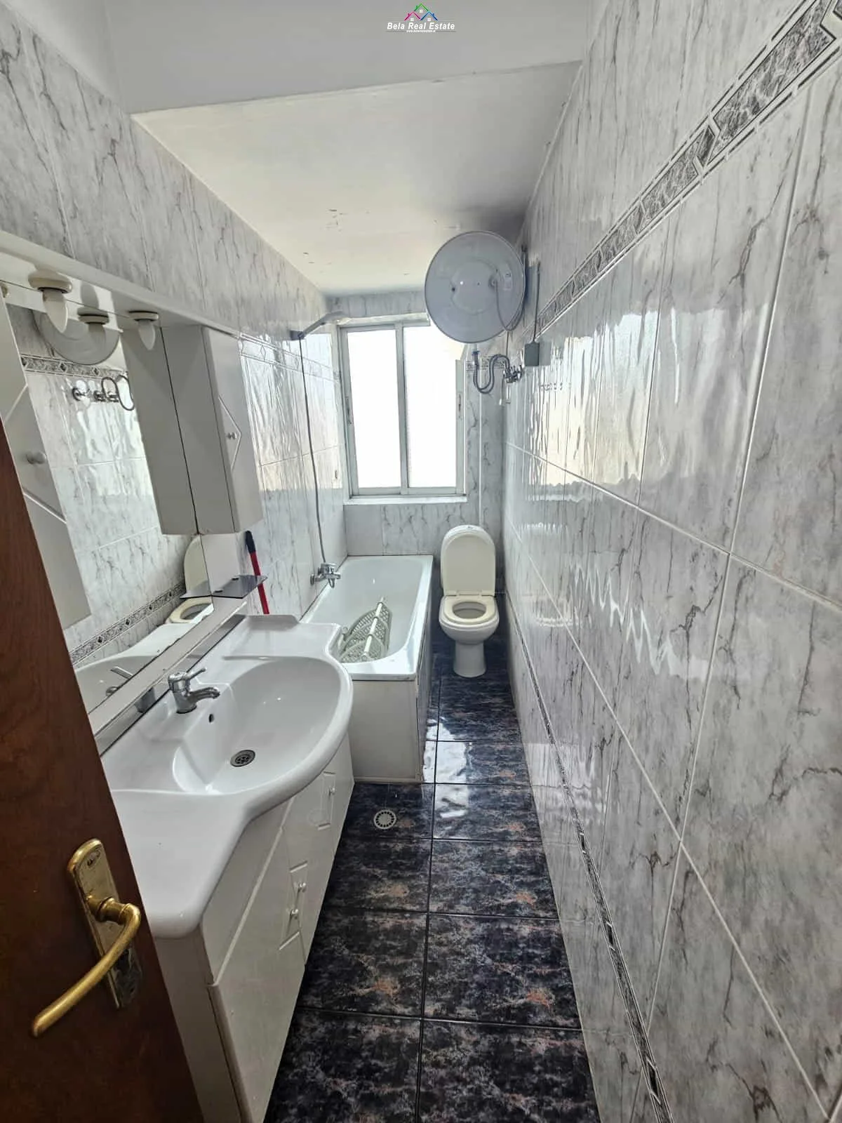 Apartament Ne shitje 2+1 Tek Bulevardi Zogu i Pare ( ID B121208) Tirane