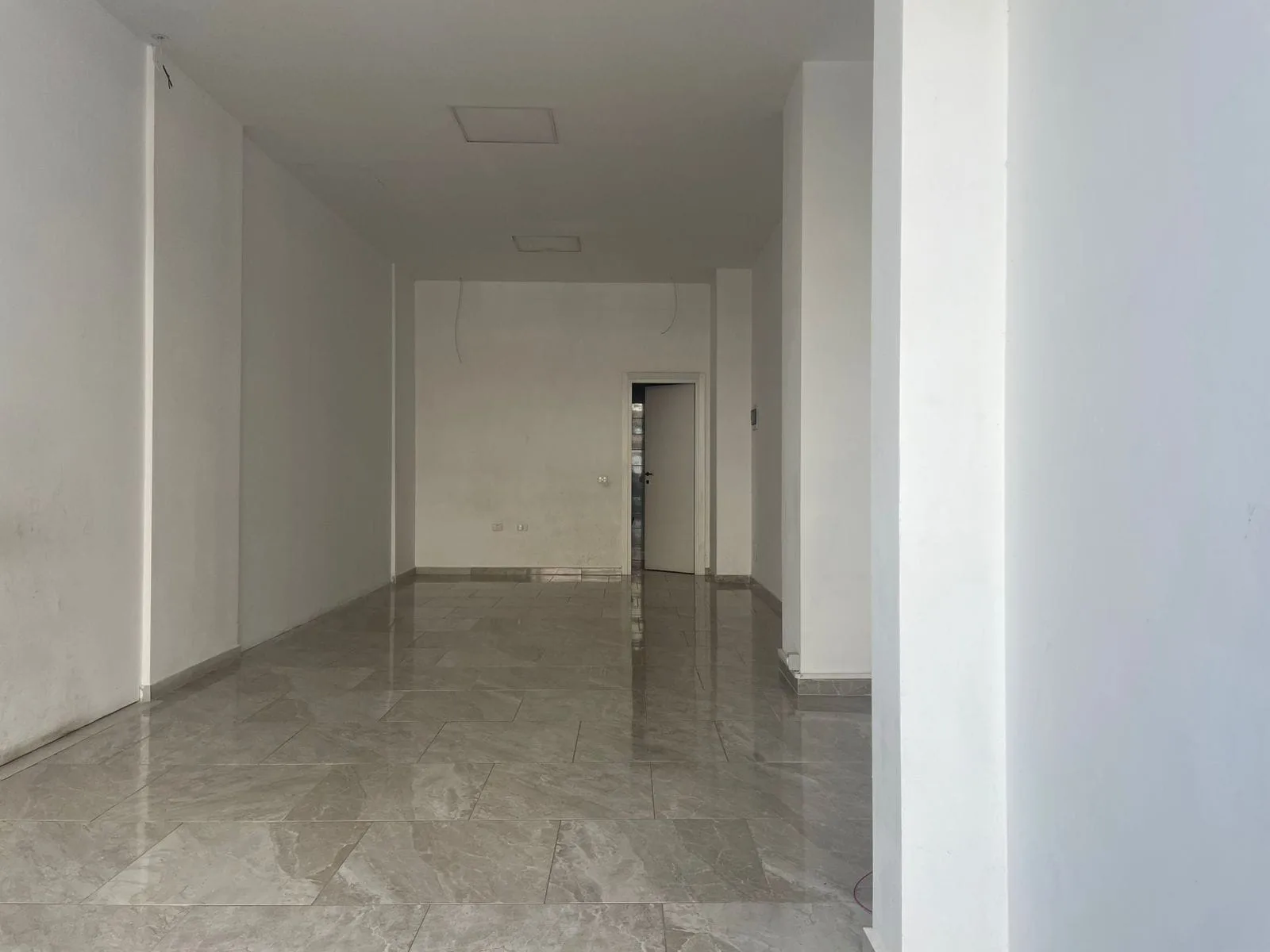 Dyqan Me Qera Tek Ish-Parku I Autobuzave (ID BD21725) Tirane