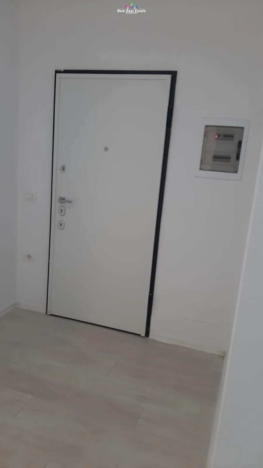 Zyre me qera tek Kompleksi Zirkon (ID BZ2373) Tirane.