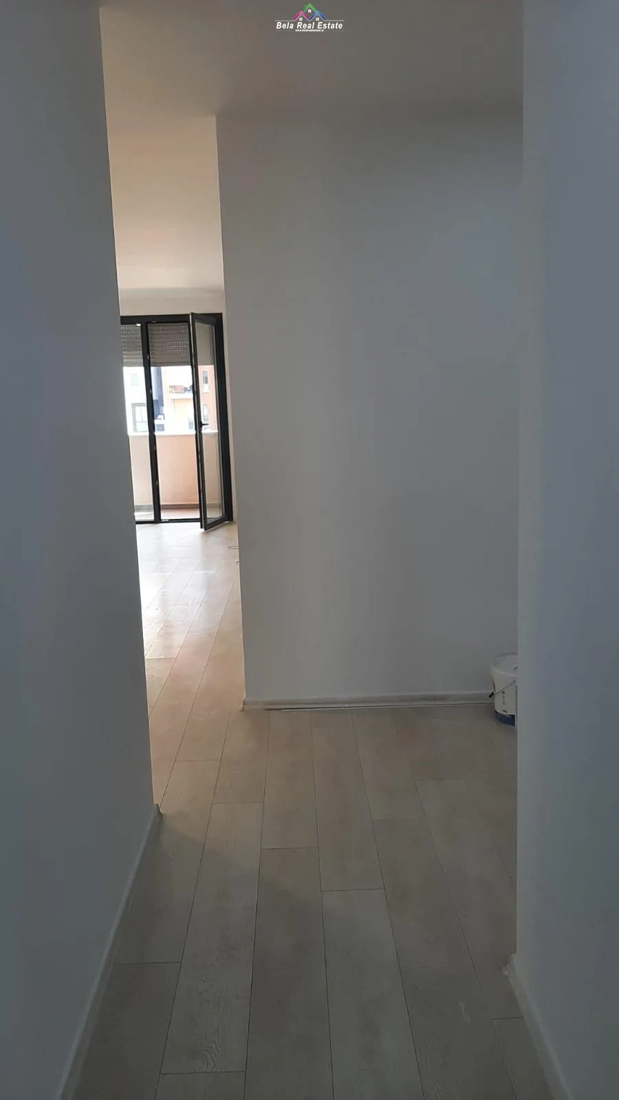Zyre me qera tek Kompleksi Zirkon (ID BZ2373) Tirane.