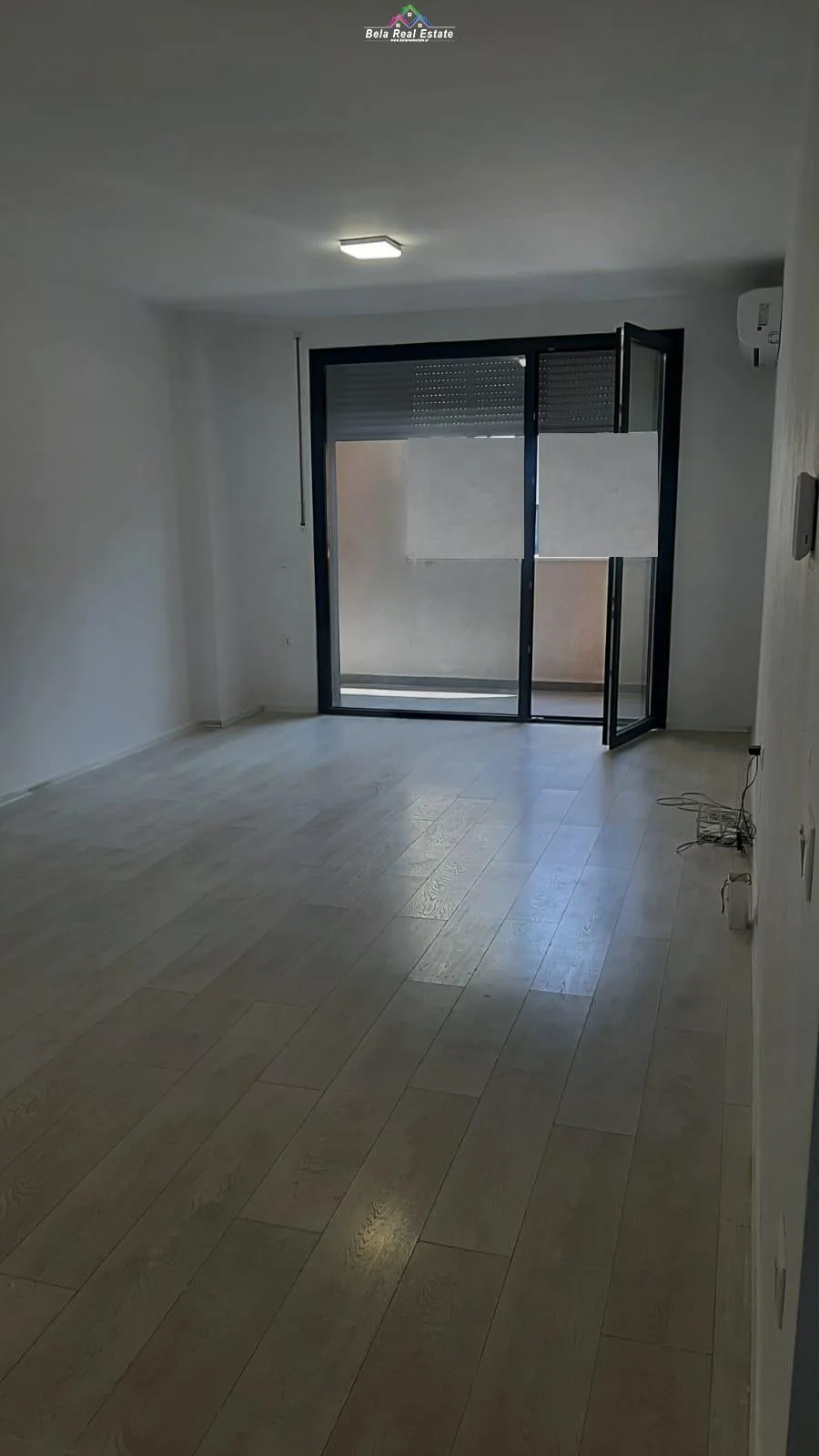 Zyre me qera tek Kompleksi Zirkon (ID BZ2373) Tirane.