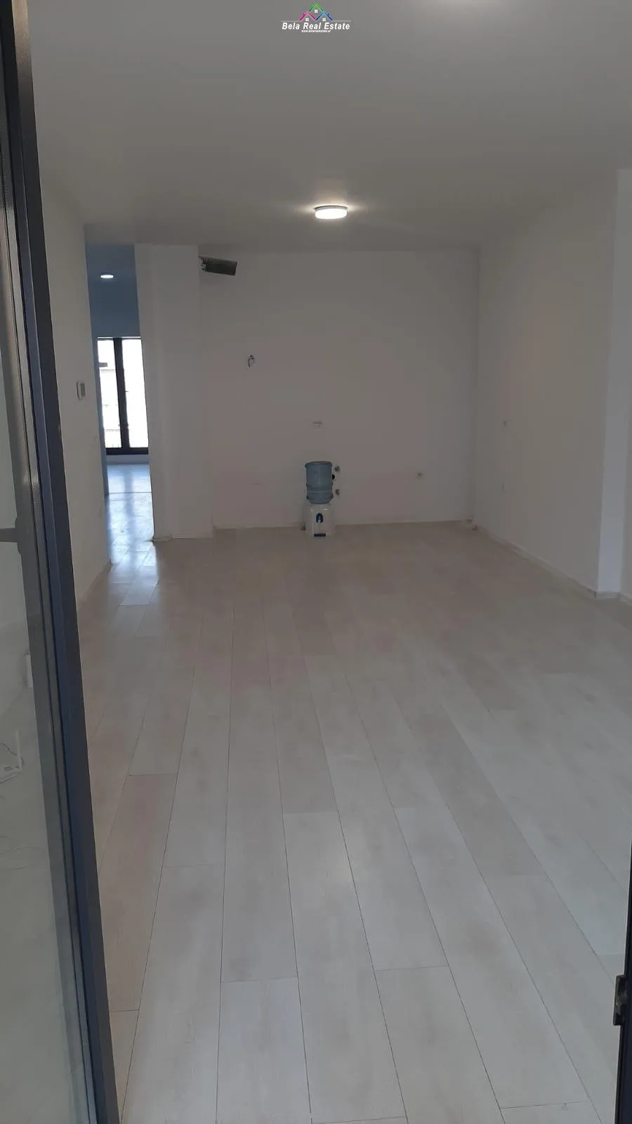 Zyre me qera tek Kompleksi Zirkon (ID BZ2373) Tirane.