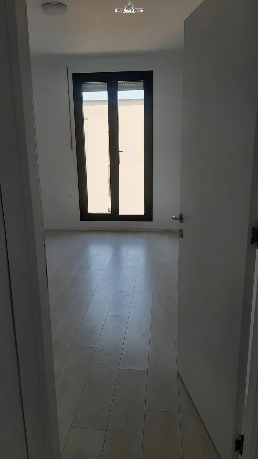 Zyre me qera tek Kompleksi Zirkon (ID BZ2373) Tirane.