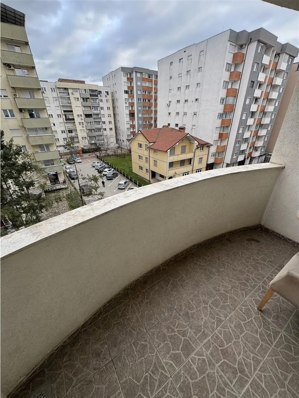 Banesë me qira 2+1 në Fushë Kosovë