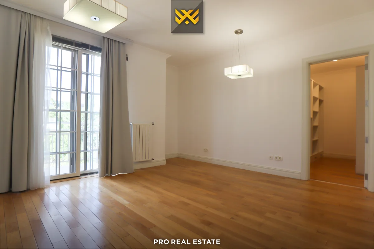Shtëpi 260m² me #QIRA në Lagjen Fshati Ndërkombëtar