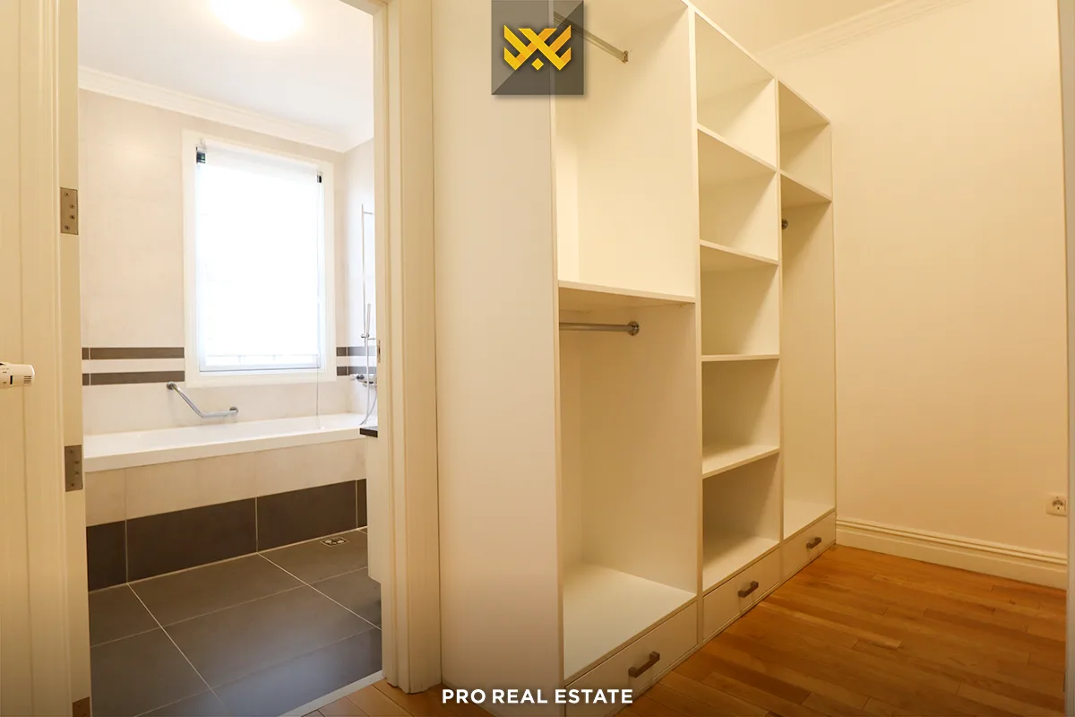 Shtëpi 260m² me #QIRA në Lagjen Fshati Ndërkombëtar
