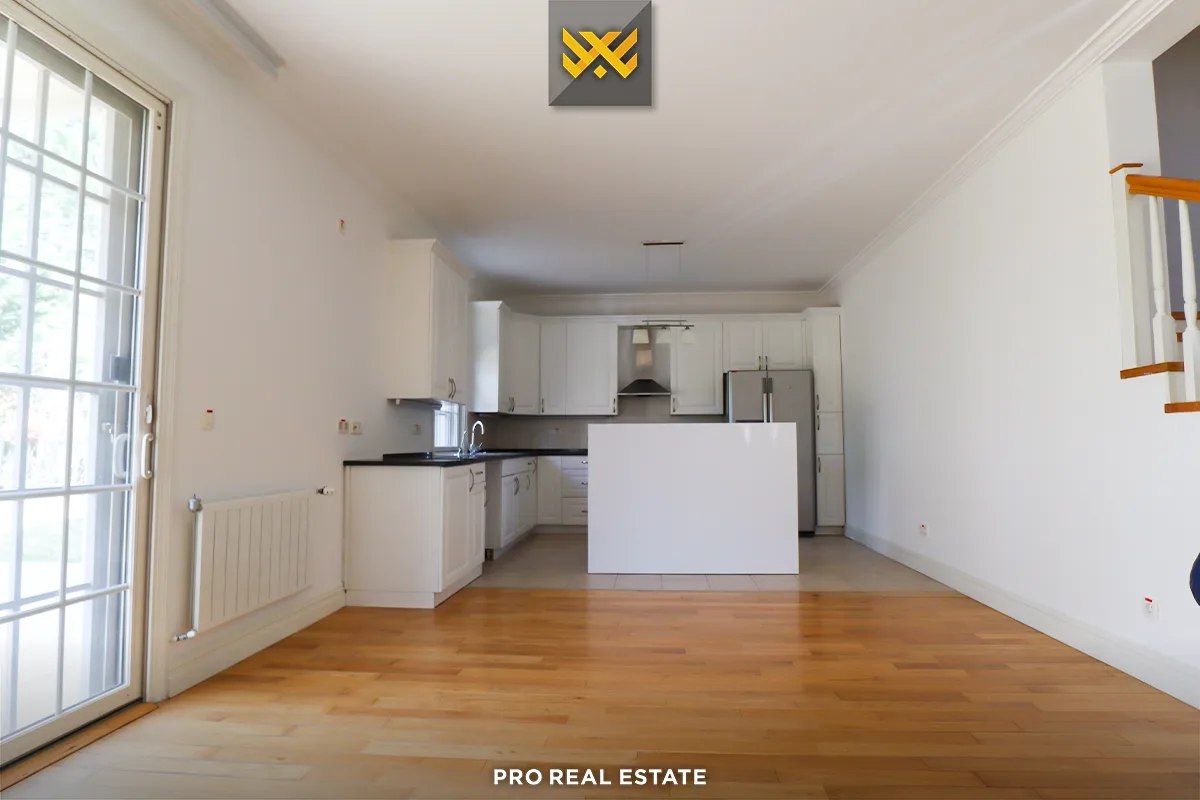 Shtëpi 260m² me #QIRA në Lagjen Fshati Ndërkombëtar