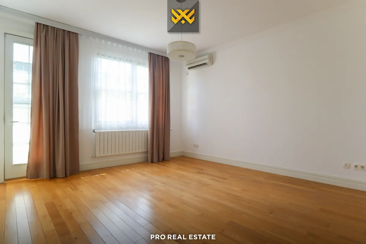 Shtëpi 260m² me #QIRA në Lagjen Fshati Ndërkombëtar