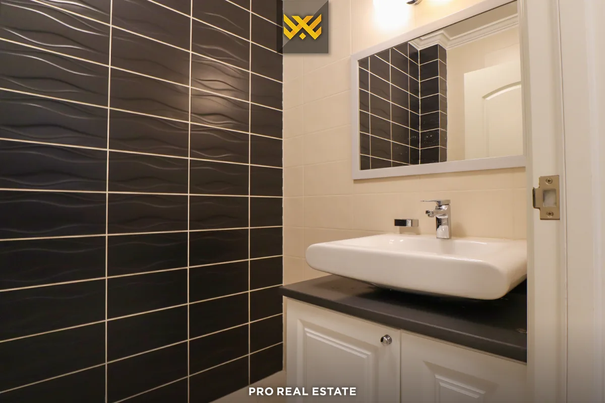 Shtëpi 260m² me #QIRA në Lagjen Fshati Ndërkombëtar