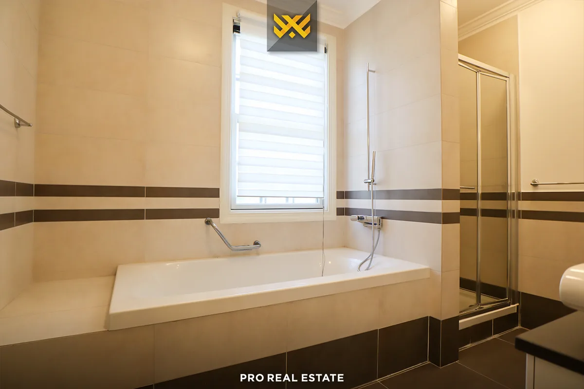 Shtëpi 260m² me #QIRA në Lagjen Fshati Ndërkombëtar