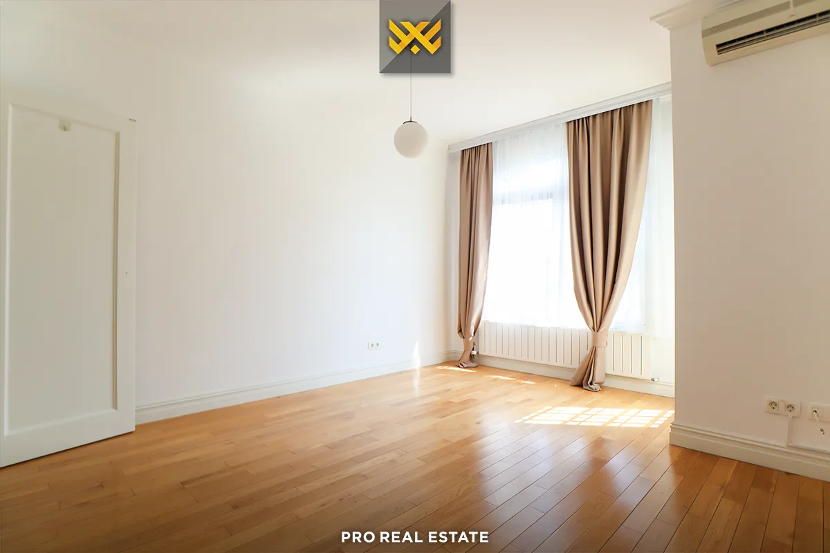 Shtëpi 260m² me #QIRA në Lagjen Fshati Ndërkombëtar
