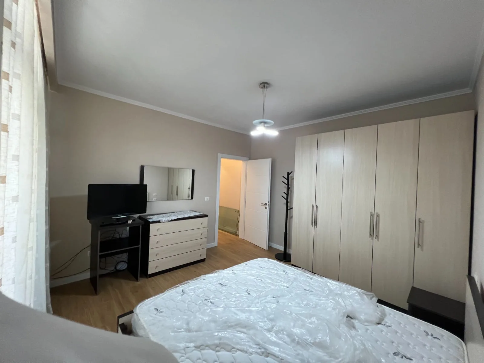 Apartament Me Qera 1+1 Tek Ish Tregu Elektrik (ID B2101131) Tirane.