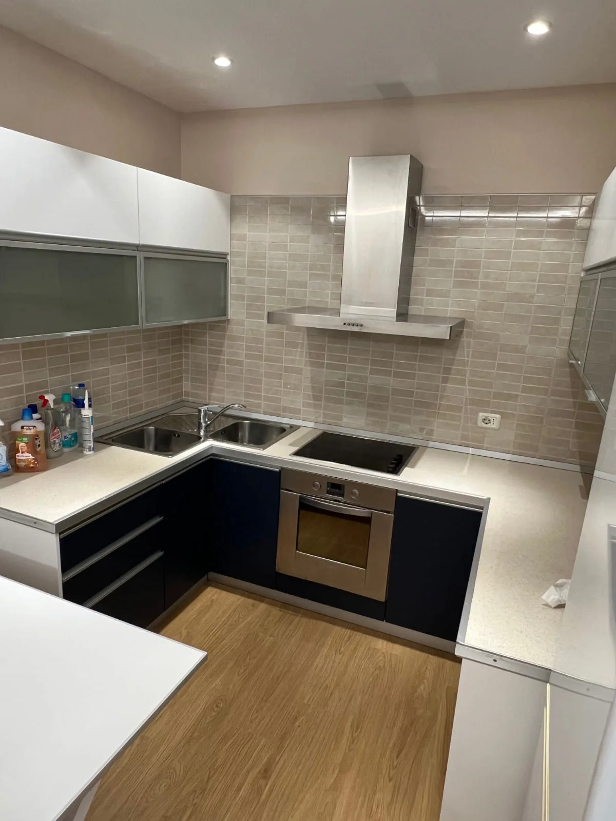 Apartament Me Qera 1+1 Tek Ish Tregu Elektrik (ID B2101131) Tirane.