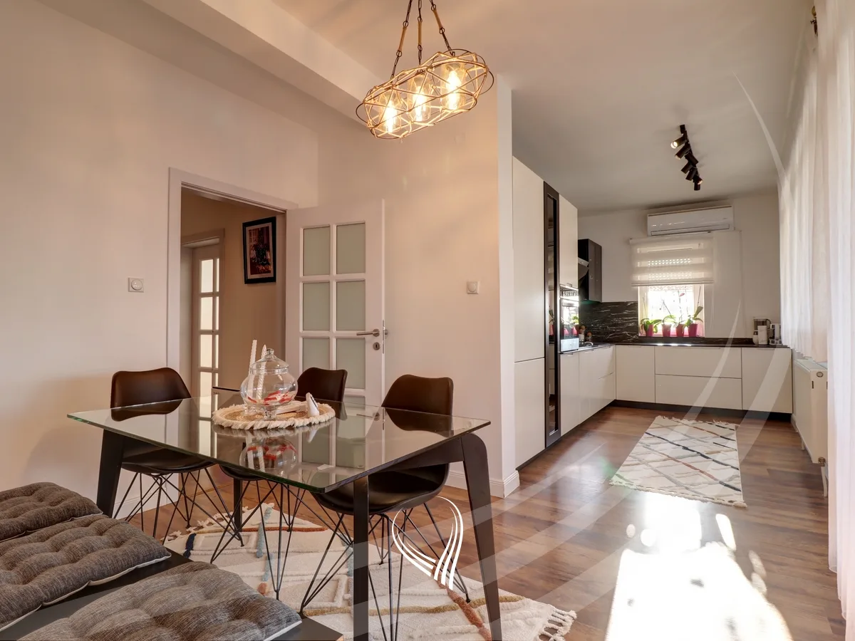 Penthouse 155.16m2 me qira në lagjen Aktash