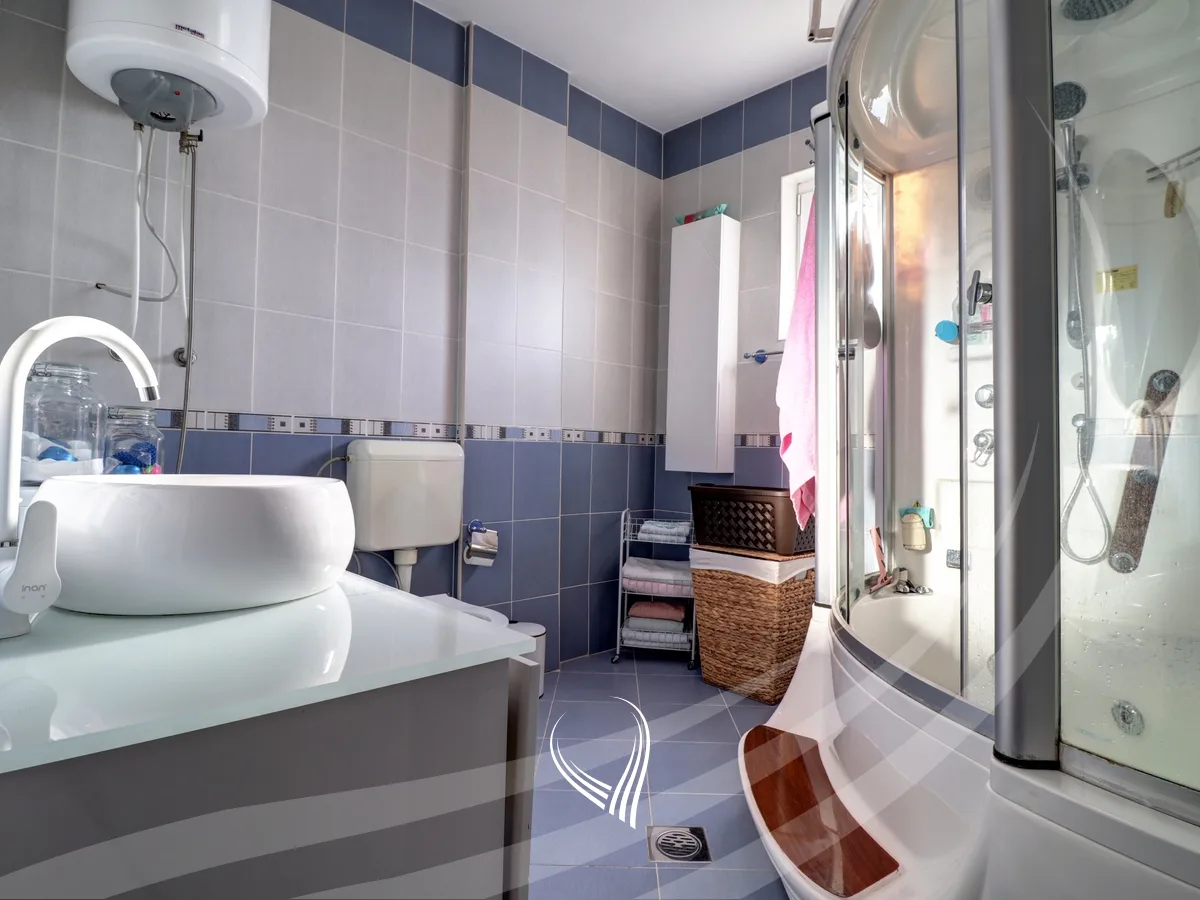Penthouse 155.16m2 me qira në lagjen Aktash