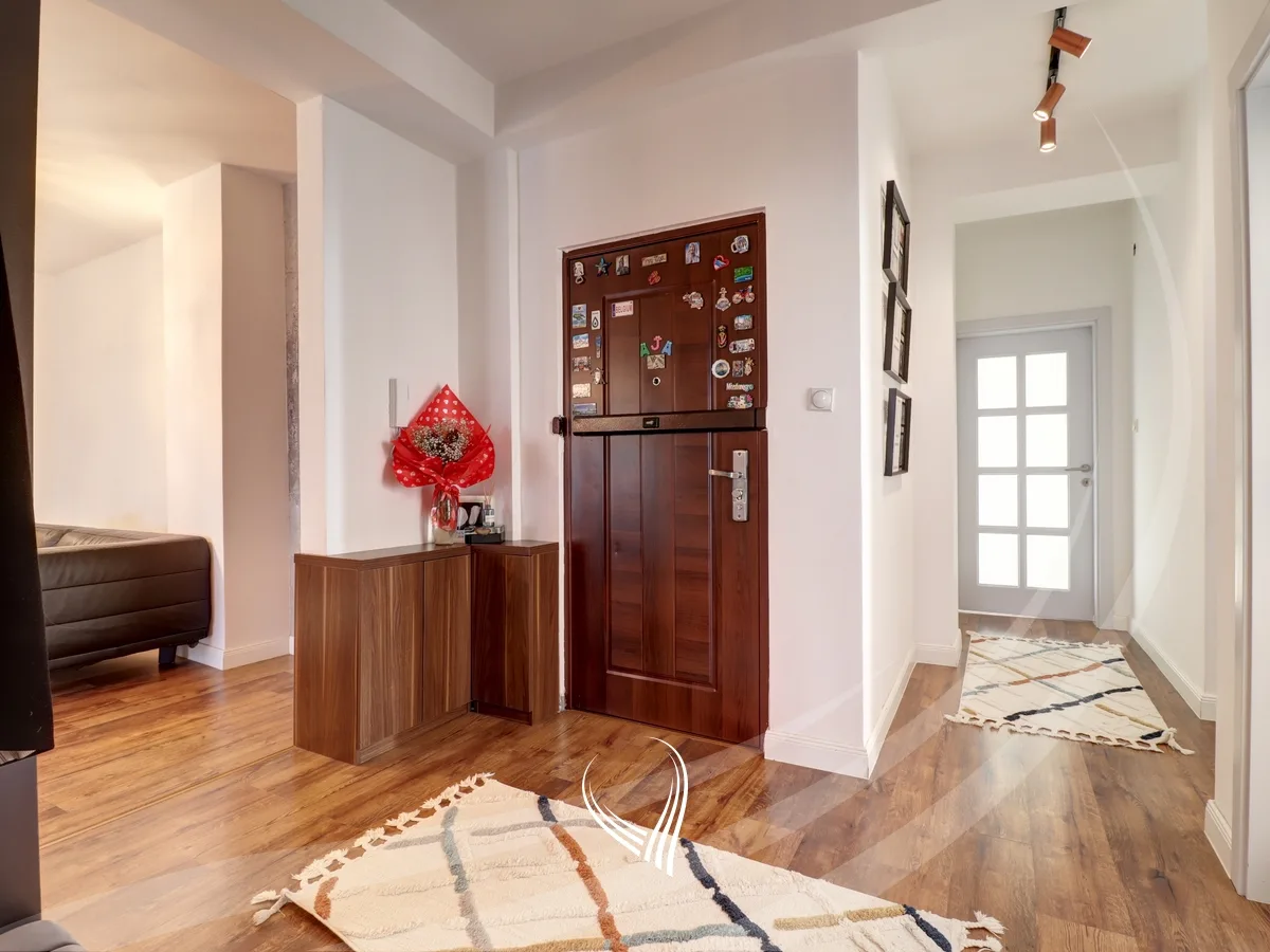 Penthouse 155.16m2 me qira në lagjen Aktash