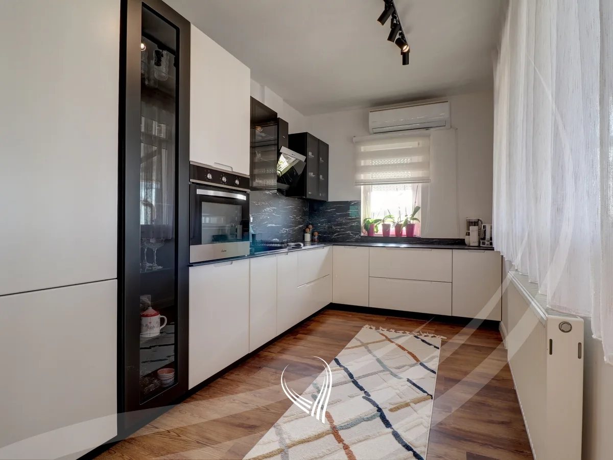 Penthouse 155.16m2 me qira në lagjen Aktash