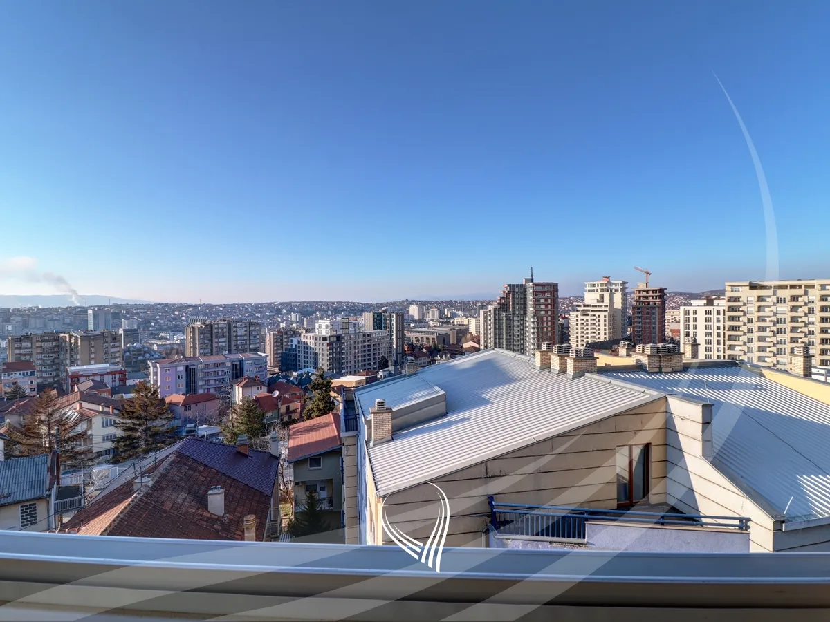 Penthouse 155.16m2 me qira në lagjen Aktash