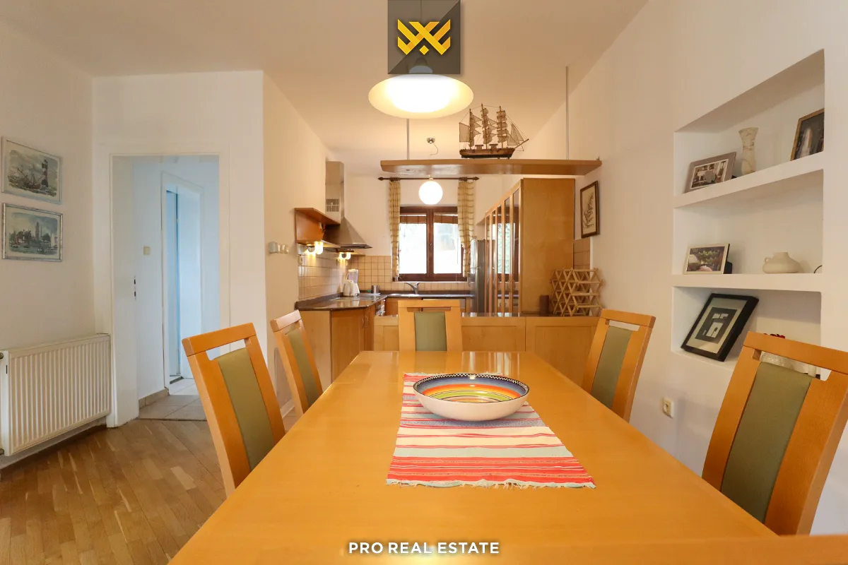 Shtëpi 250m² me #QIRA në Sofali