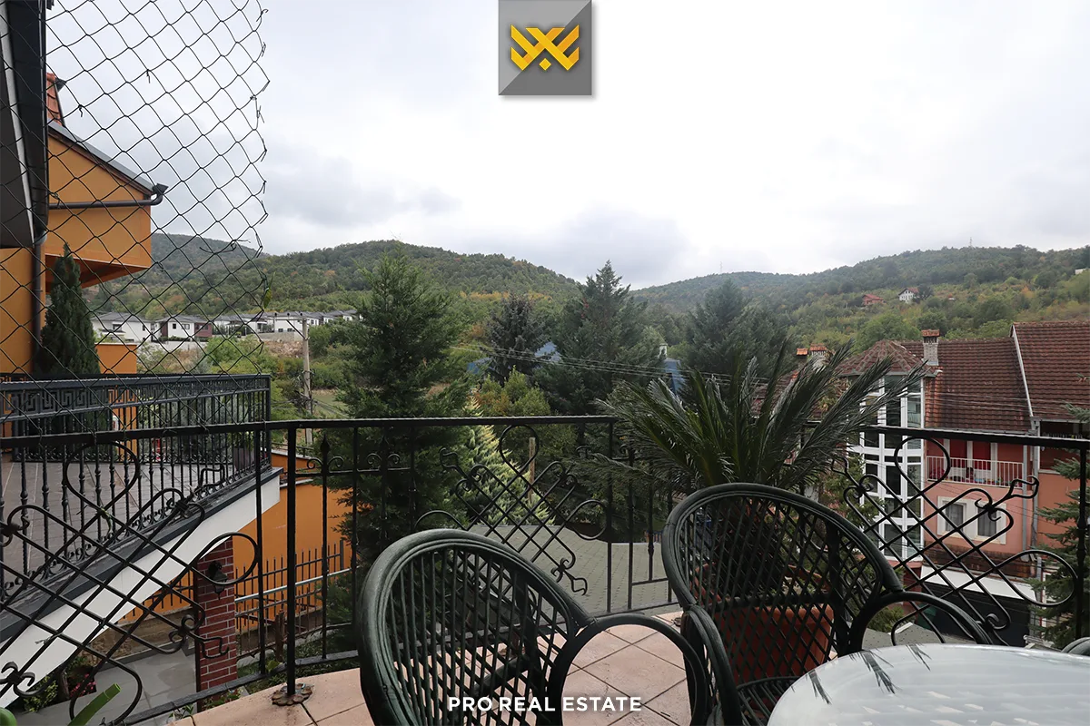 Shtëpi 250m² me #QIRA në Sofali
