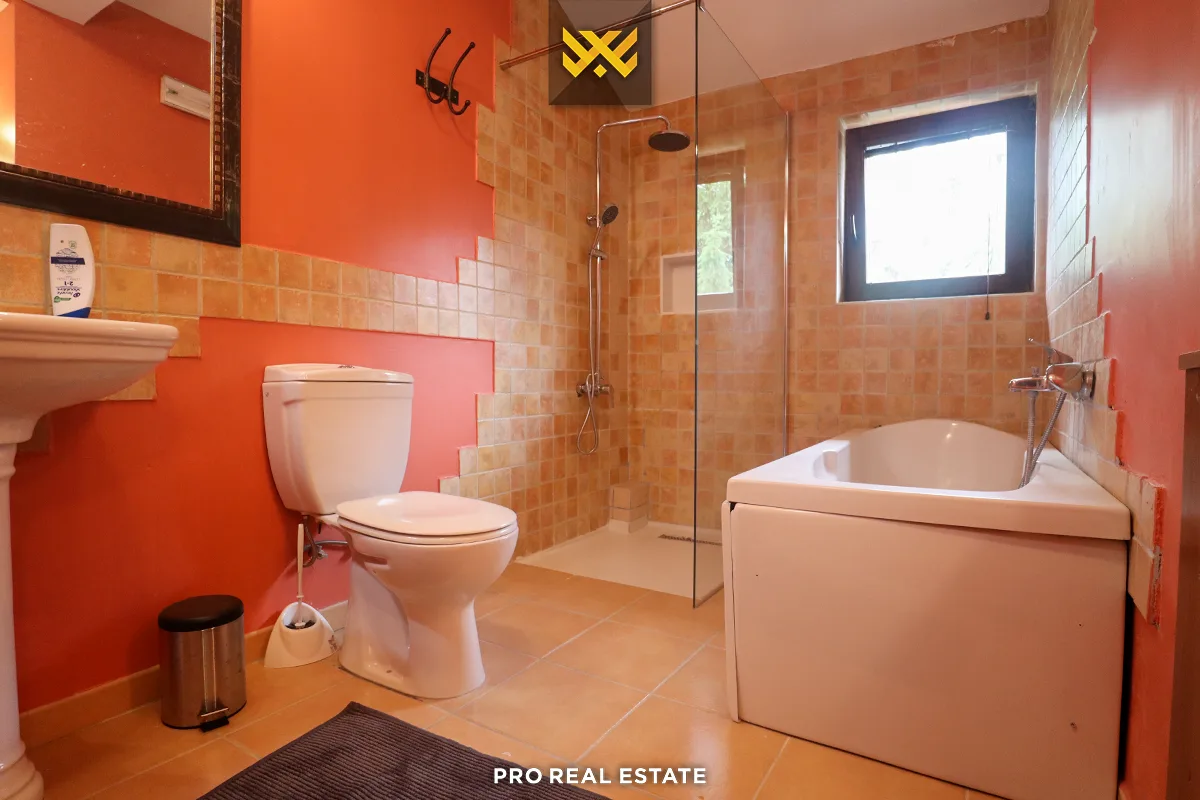 Shtëpi 250m² me #QIRA në Sofali