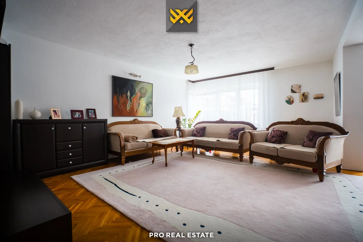 Shtëpi 330m² për #SHITJE në Tophane