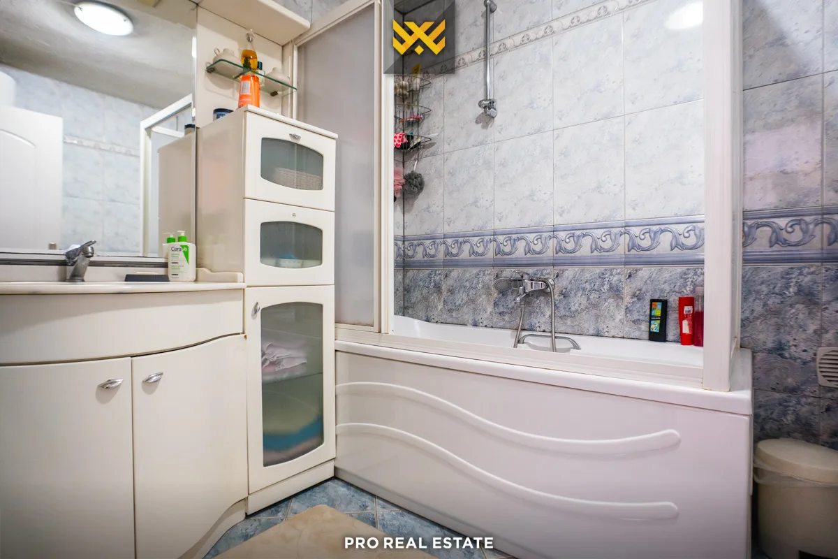 Shtëpi 330m² për #SHITJE në Tophane