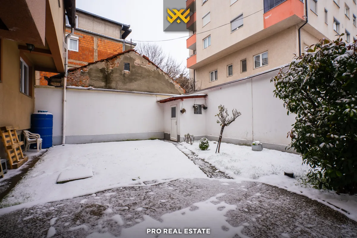 Shtëpi 330m² për #SHITJE në Tophane