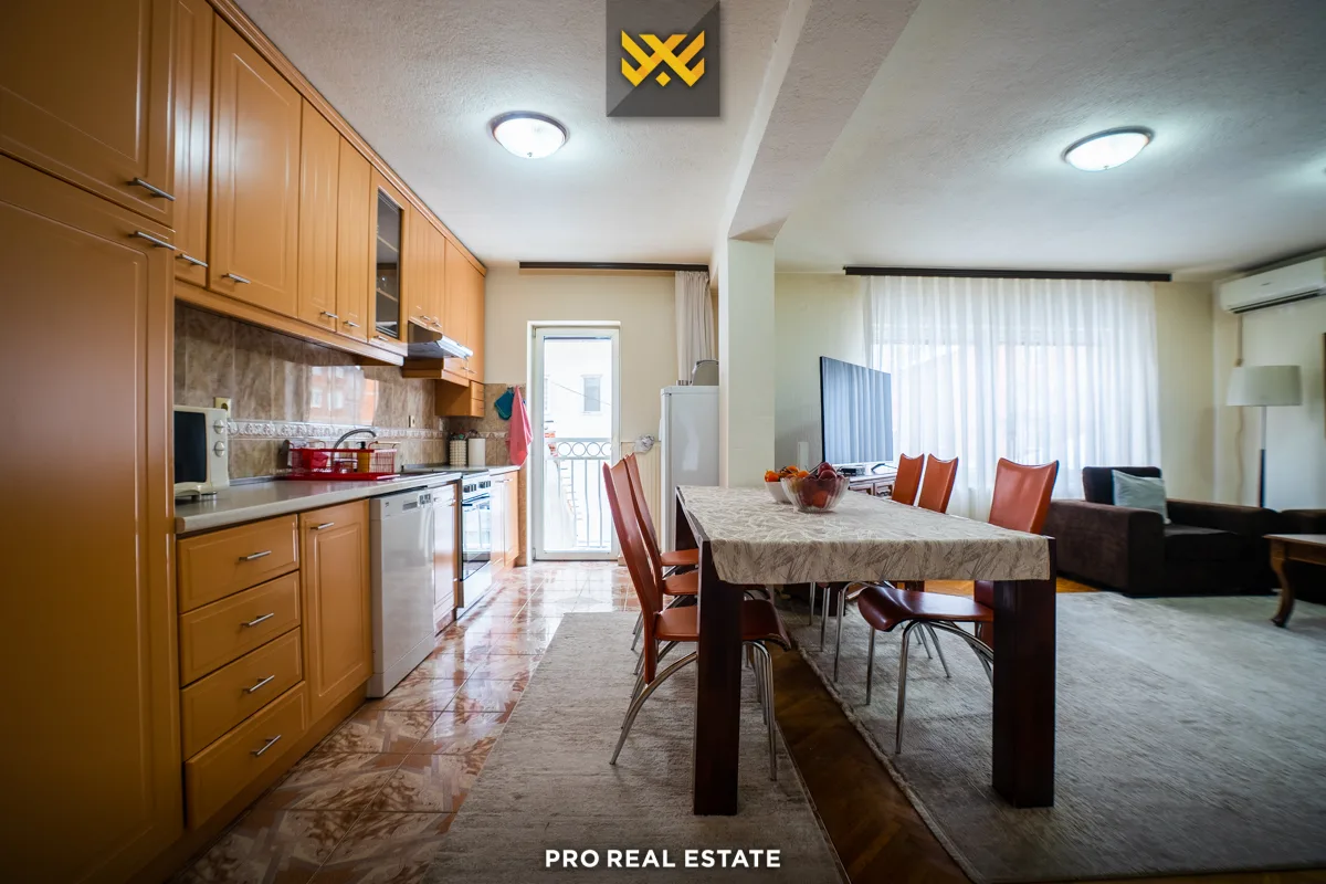 Shtëpi 330m² për #SHITJE në Tophane