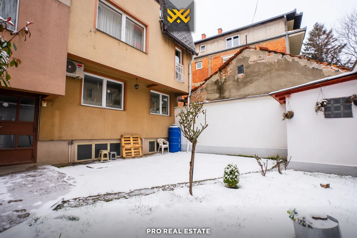 Shtëpi 330m² për #SHITJE në Tophane
