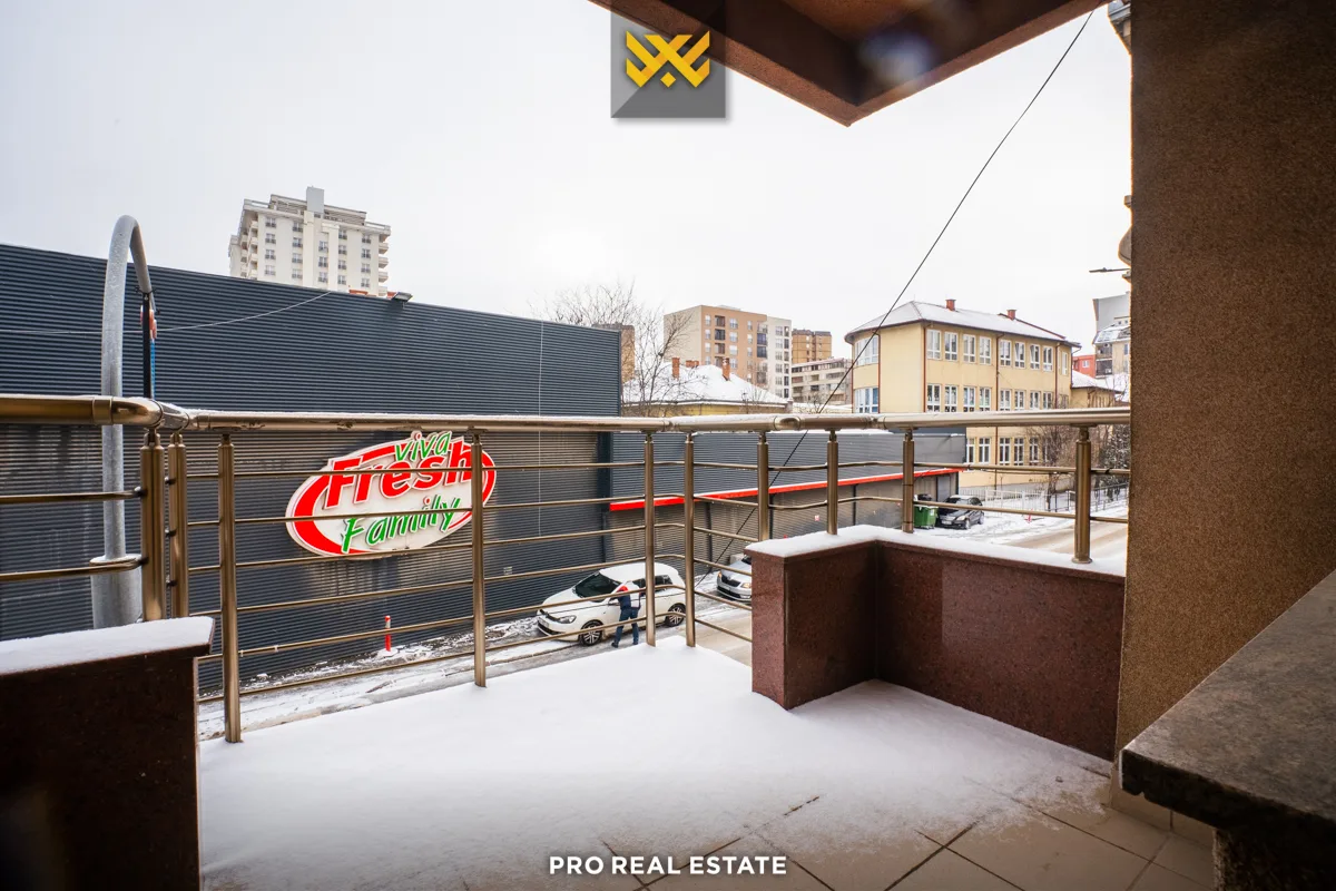 Shtëpi 330m² për #SHITJE në Tophane