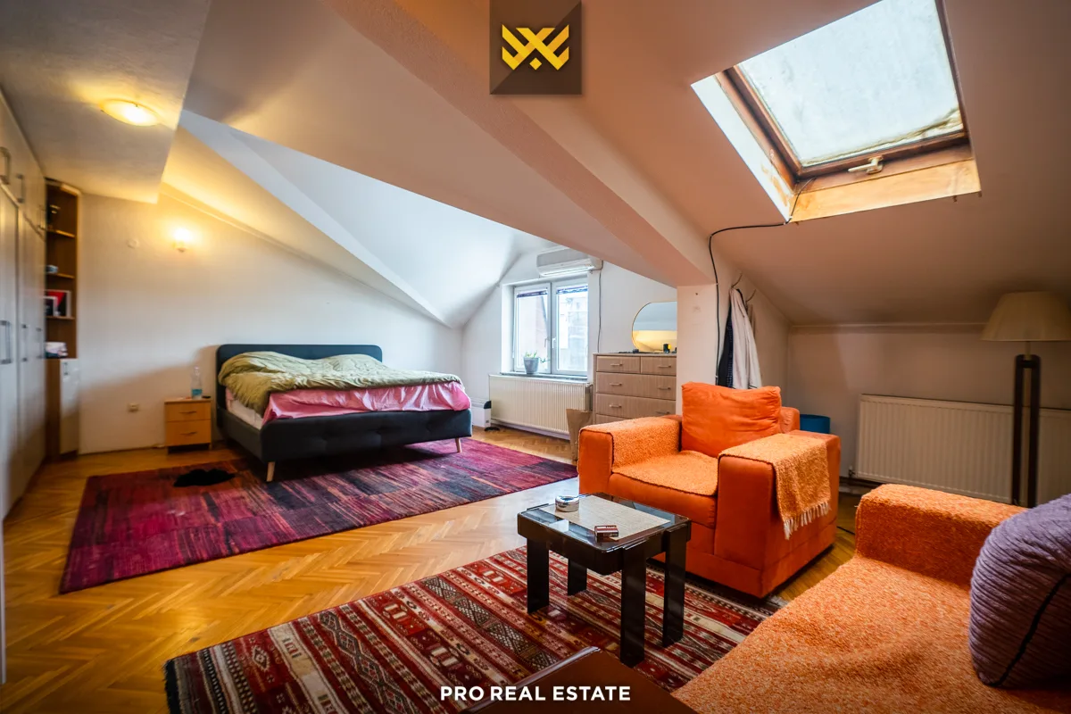 Shtëpi 330m² për #SHITJE në Tophane