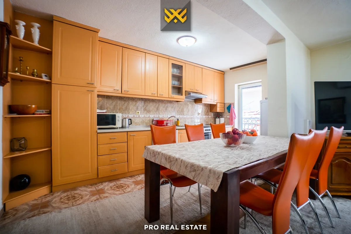 Shtëpi 330m² për #SHITJE në Tophane