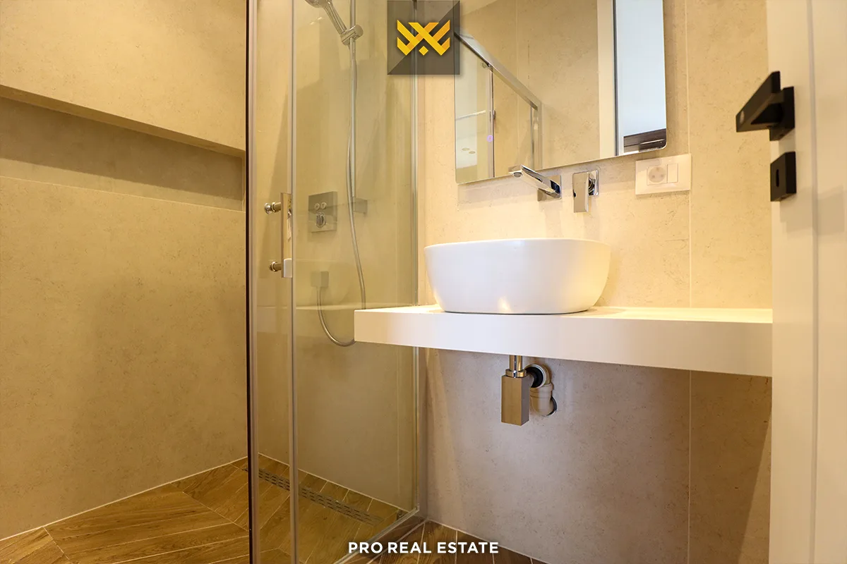 Banesë Penthouse 154m² + 183m² për #SHITJE në Bregun e Diellit