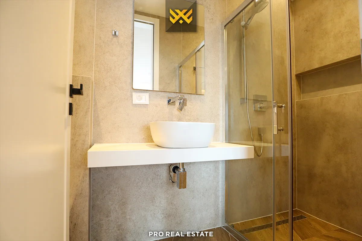 Banesë Penthouse 154m² + 183m² për #SHITJE në Bregun e Diellit