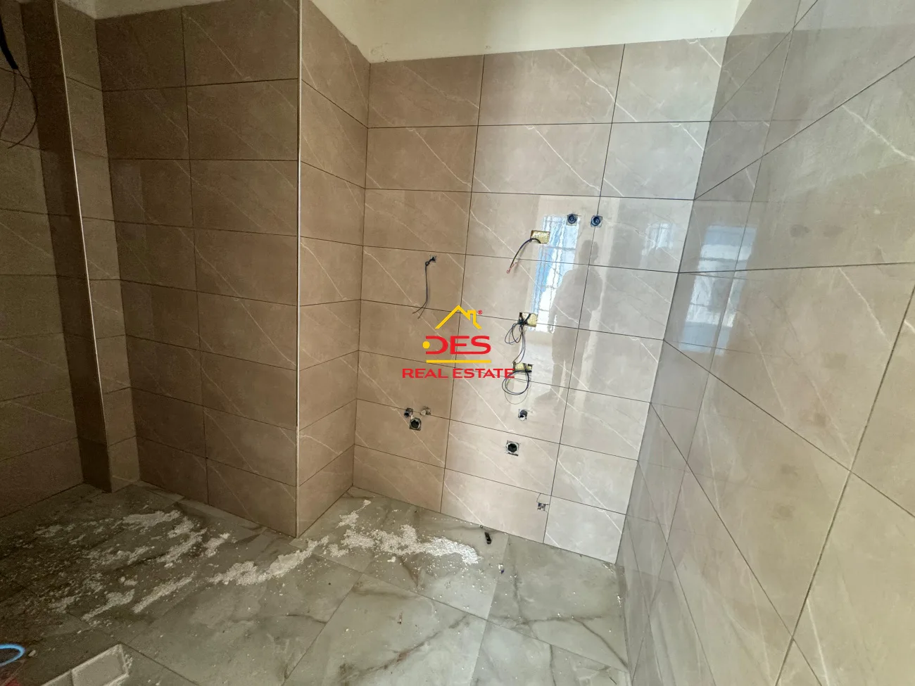 Shite apartament 2+1+2 në kompleksin më të ri në orikum.