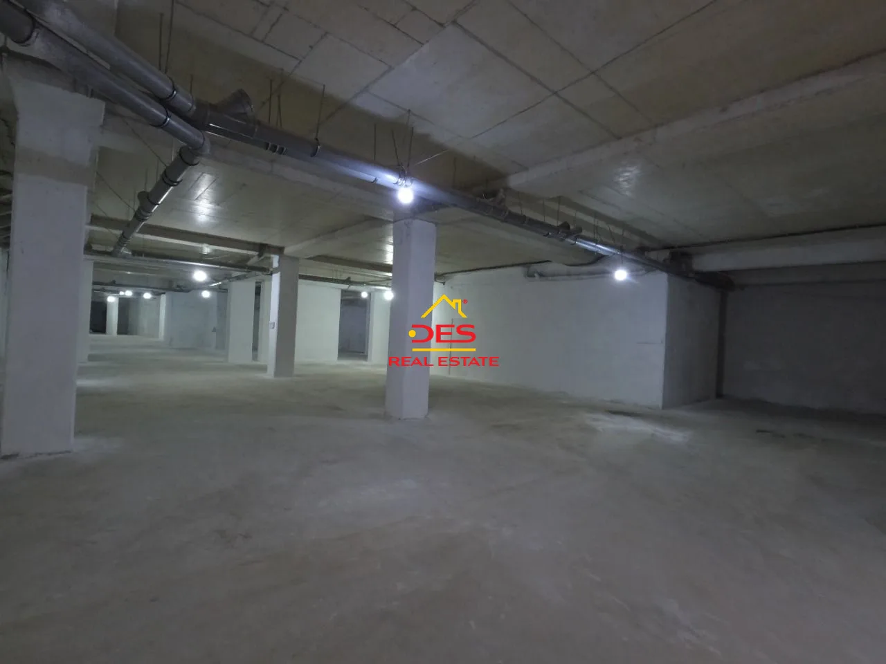 Shitet magazinë 1100 m2 në rr.teodor keko