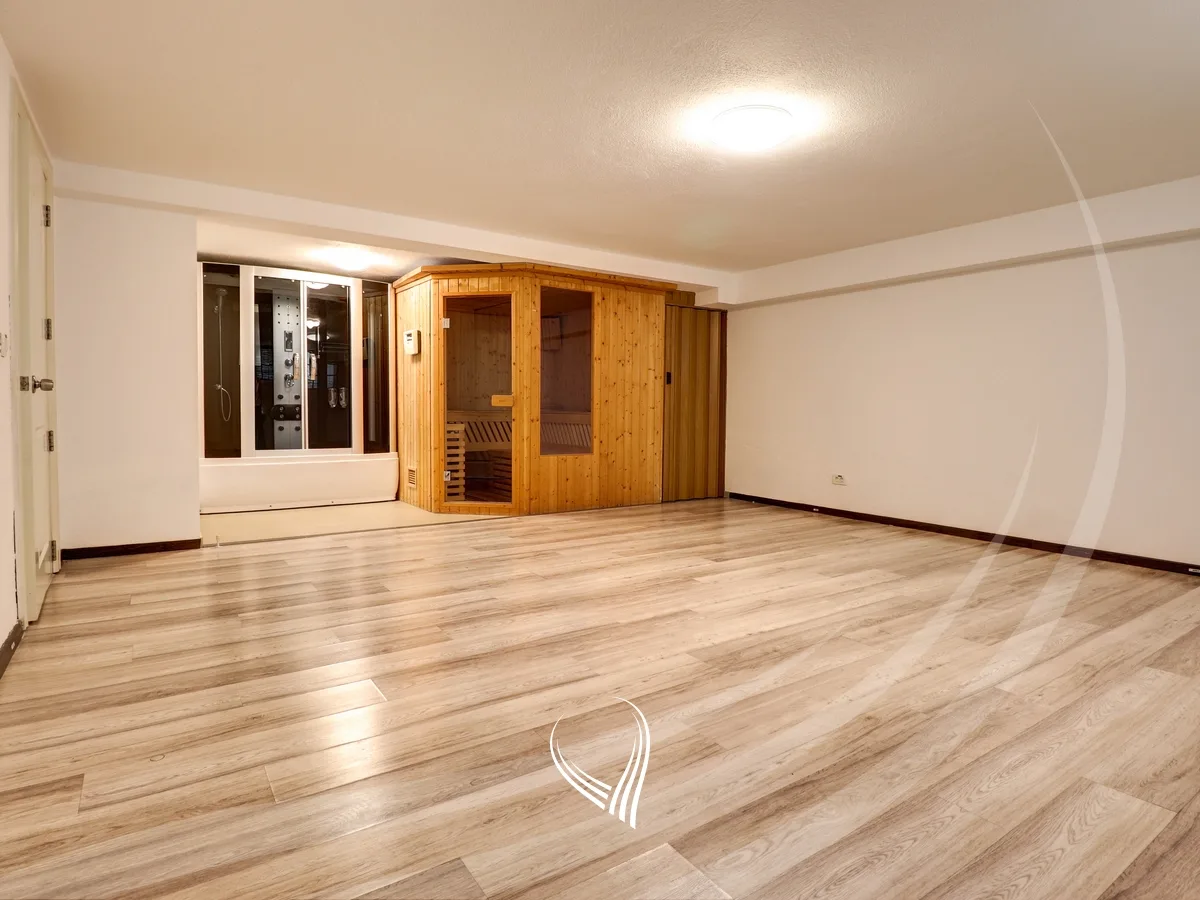Shtëpi 300m2 me qira në Fshatin Ndërkombëtar - International Village