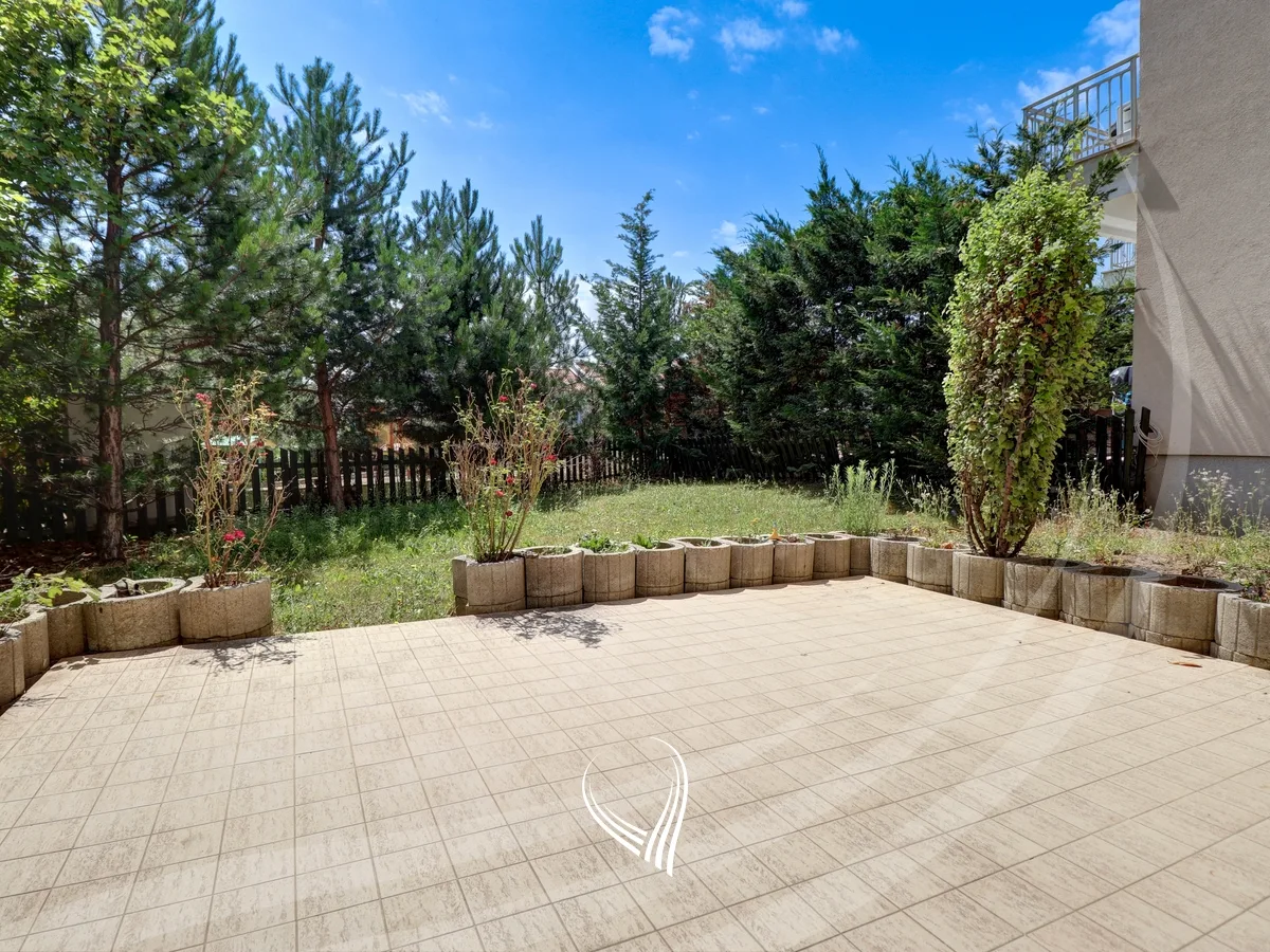 Shtëpi 300m2 me qira në Fshatin Ndërkombëtar - International Village