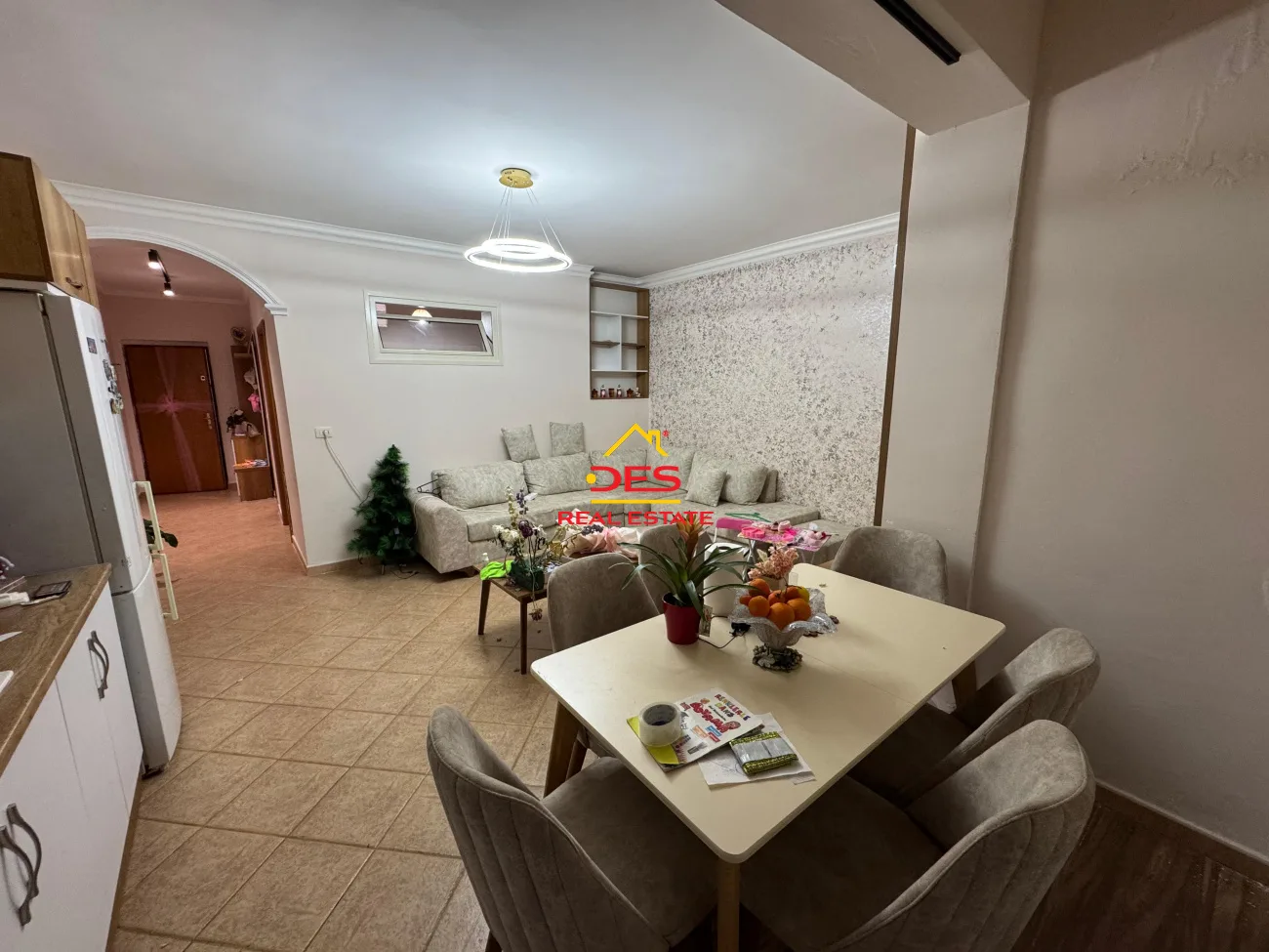 Shitet apartament 2+1 pranë fakultetit të shkencave humane ,vlorë