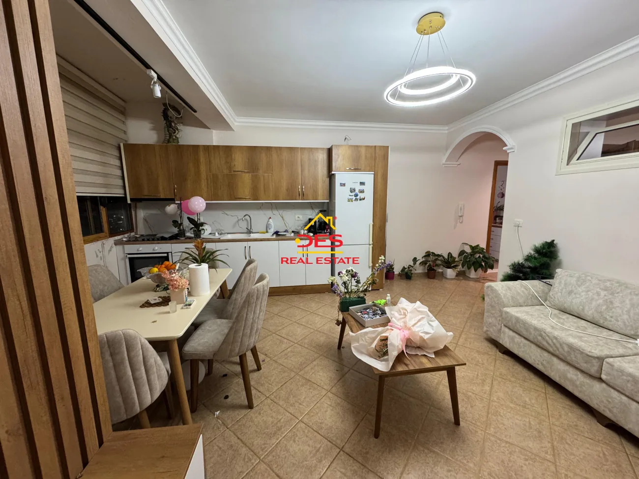 Shitet apartament 2+1 pranë fakultetit të shkencave humane ,vlorë