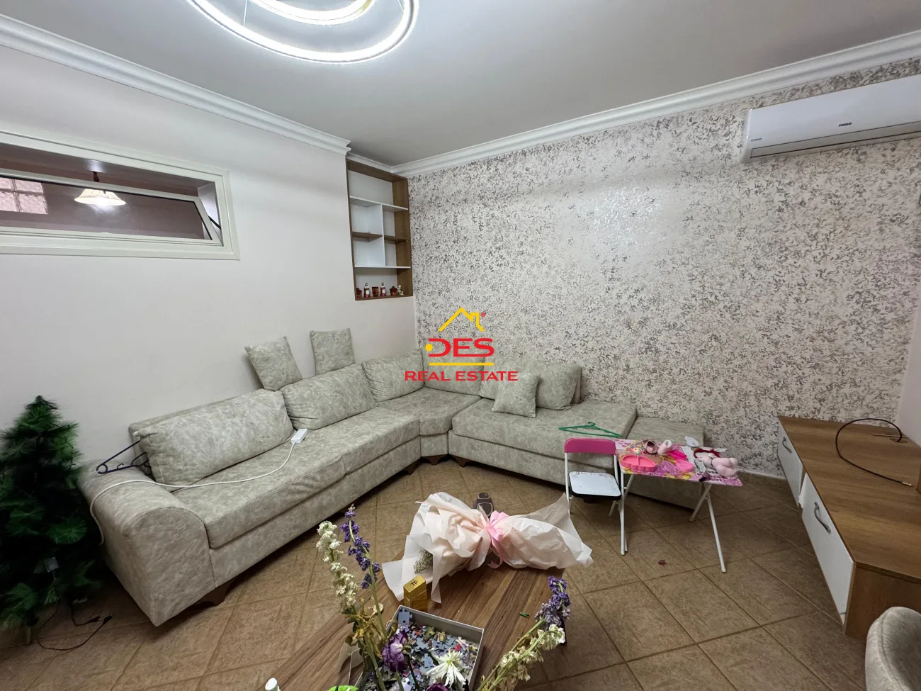 Shitet apartament 2+1 pranë fakultetit të shkencave humane ,vlorë