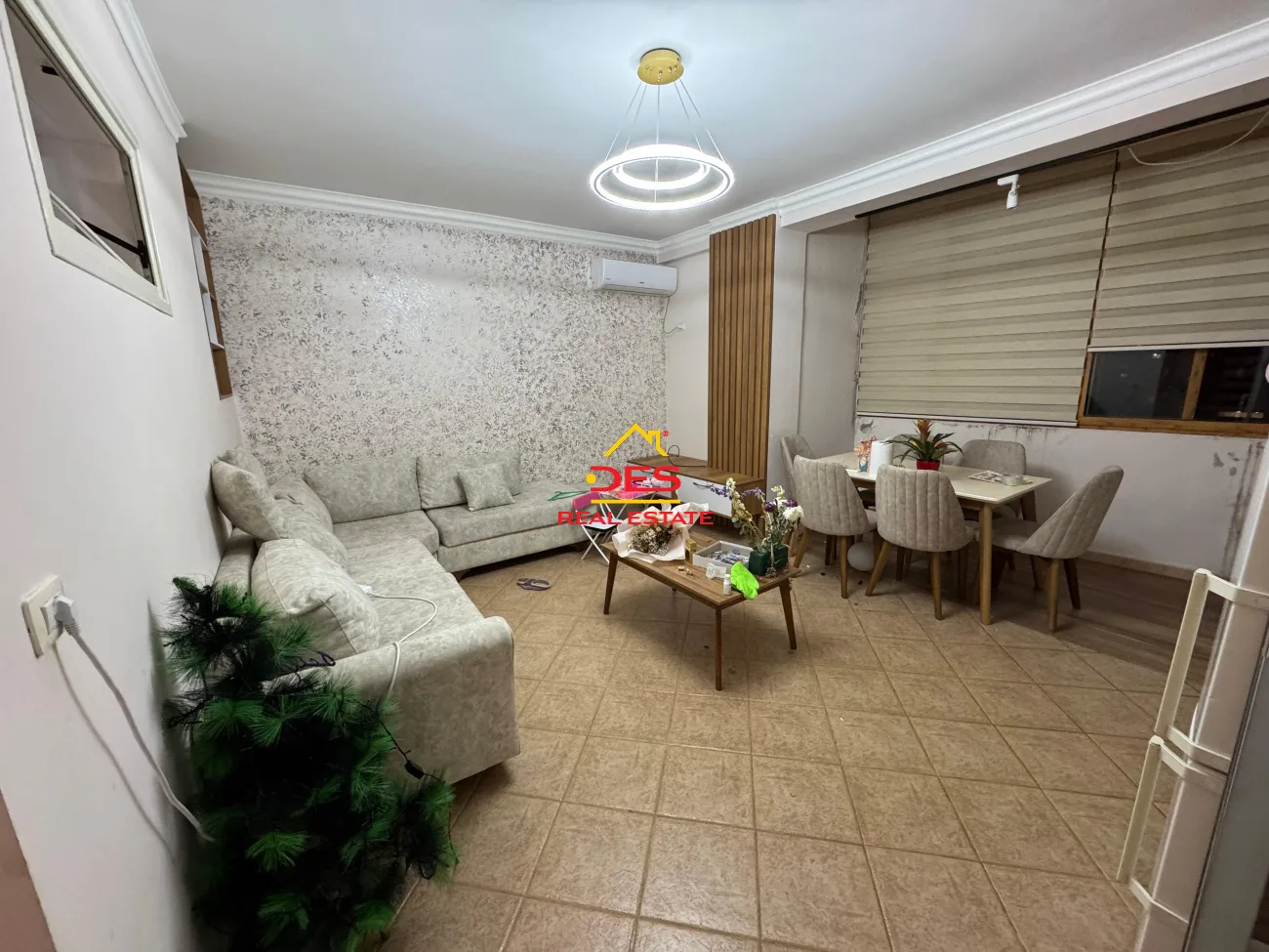 Shitet apartament 2+1 pranë fakultetit të shkencave humane ,vlorë