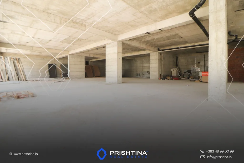 Lokal me qira 703m² në Veternik