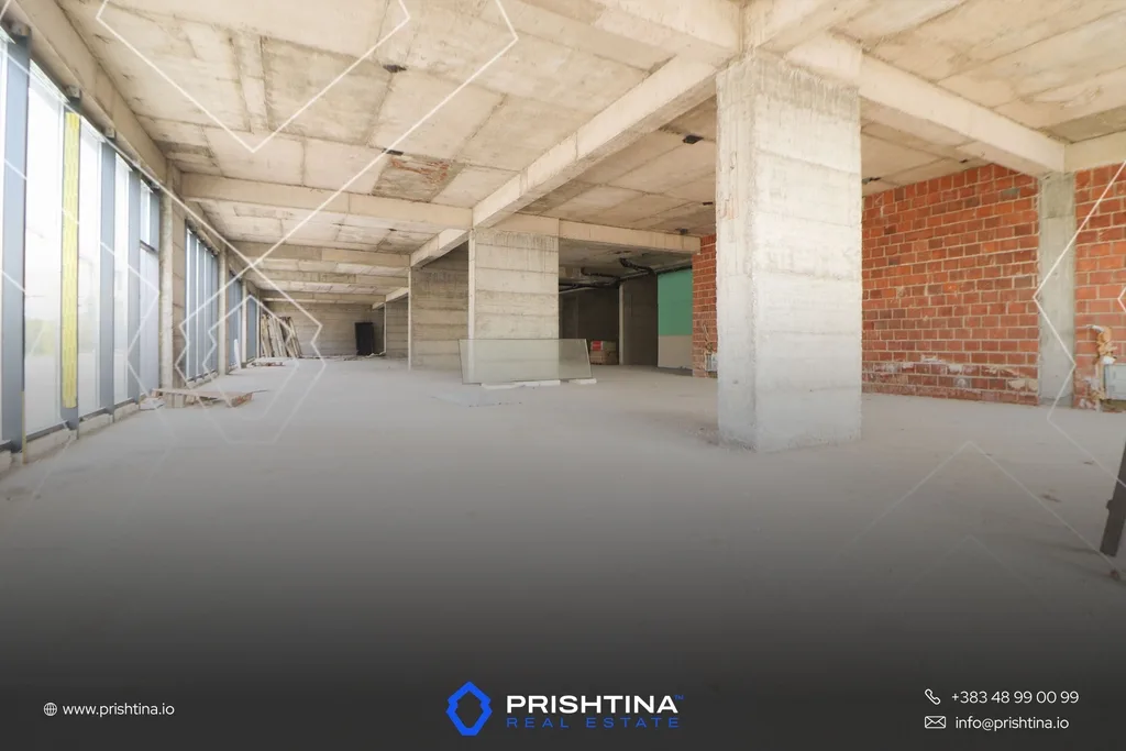 Lokal me qira 703m² në Veternik