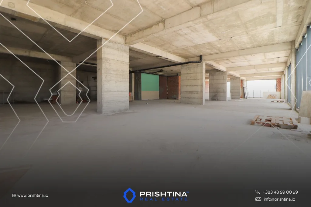 Lokal me qira 703m² në Veternik