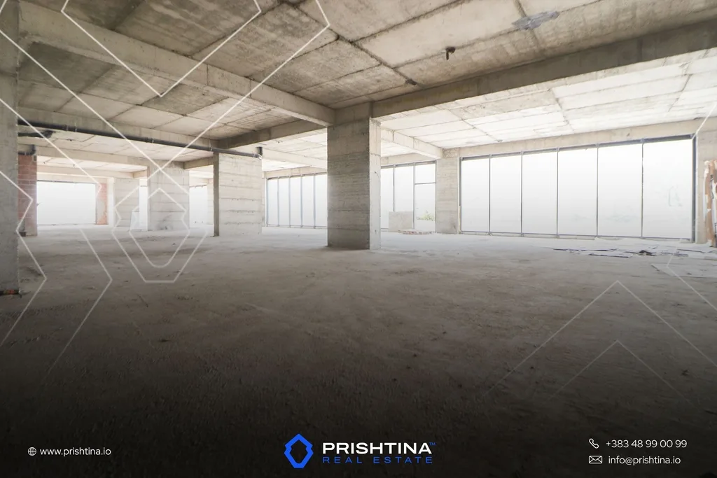 Lokal me qira 703m² në Veternik