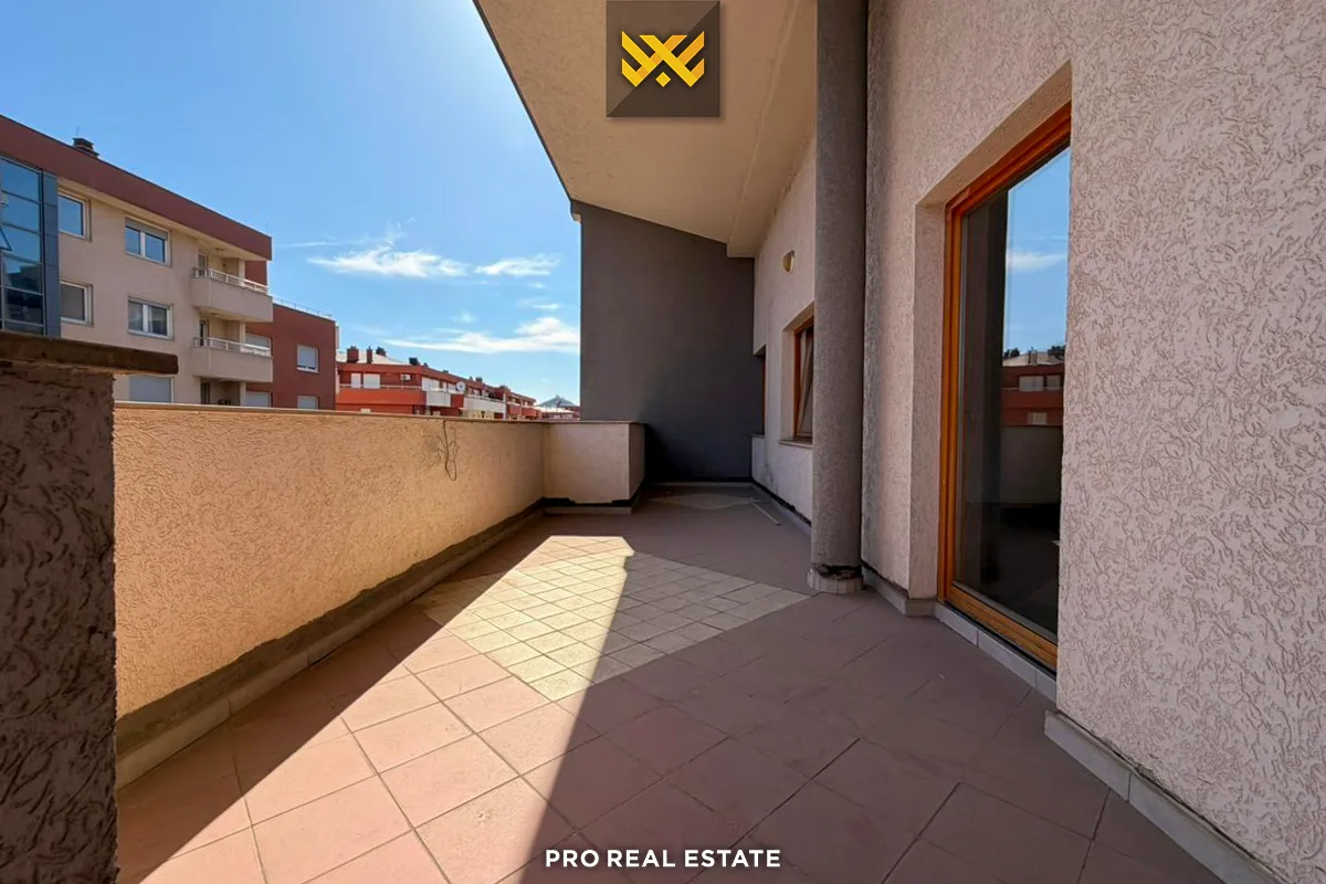 Banesë / Zyrë 107m² + 20m² me #QIRA në Dragodan
