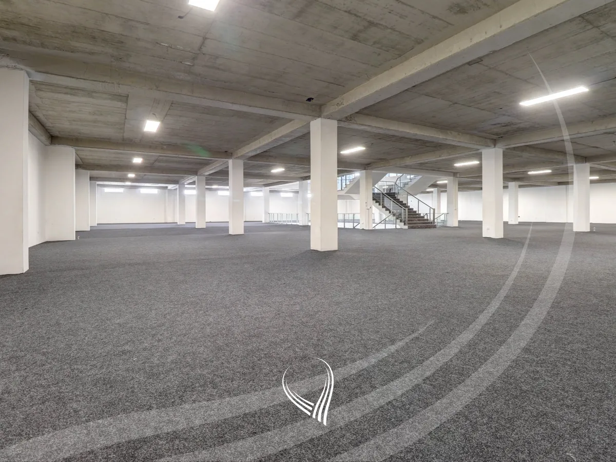 Objekt afarist 3800m2 me qira në Prelez