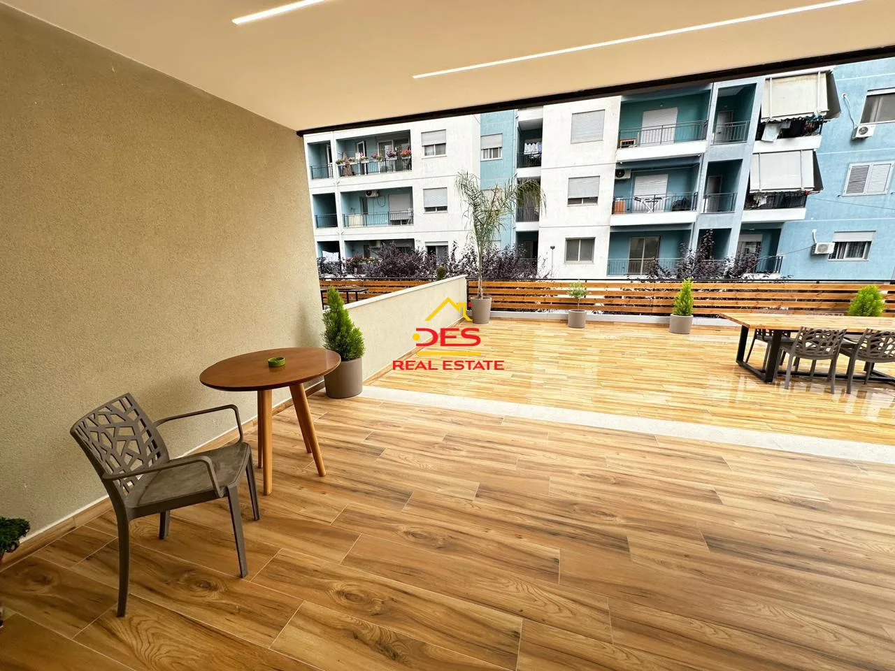 Jepet me qira apartament luksoz 1+1+ verandë te ish-kombinati i peshkut, vlorë